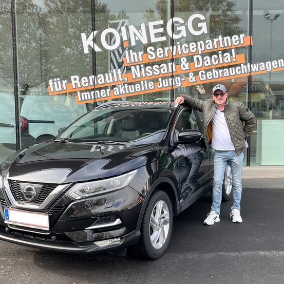 Bild enthält, Spoke, Alloy Wheel, Tire, Wheel, Pants, Adult, Male, Man, Person, Jacket