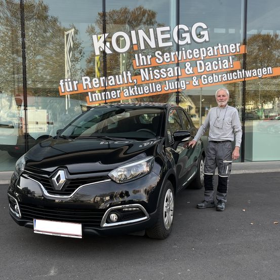 Bild enthält, Spoke, Alloy Wheel, Car, Tire, Vehicle, Wheel, Adult, Male, Man, Person