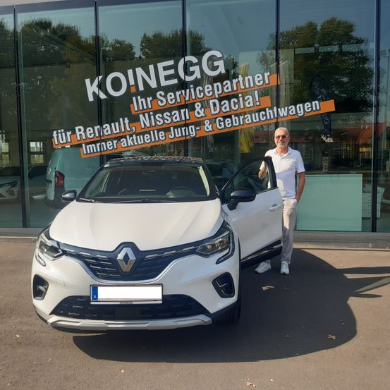 Bild enthält, Adult, Male, Man, Person, Car, Transportation, Vehicle, Bumper, Car Dealership, Face