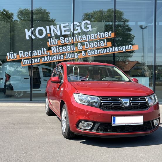 Bild enthält, Spoke, Car, Vehicle, Wheel, Alloy Wheel, Tire, Car Dealership, Bumper, License Plate, Person