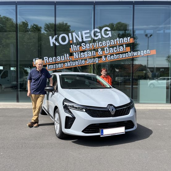 Bild enthält, Car, Car Dealership, Vehicle, Adult, Male, Man, Person, Machine, Wheel, Bumper