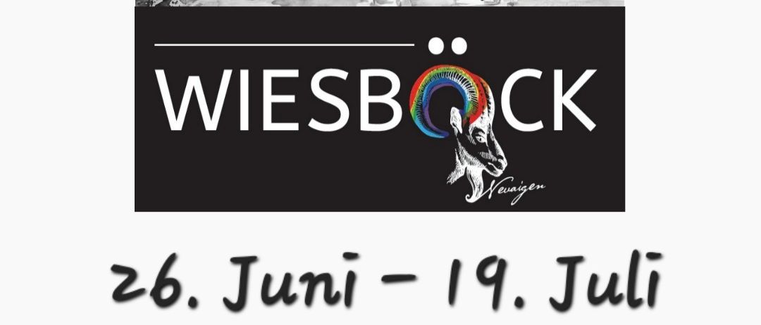 Schwarz-Weiß-Poster mit Werbung für das Heuriger Dorfplatz'l-Event von Familie Wiesböck in Neuaigen, geöffnet Dienstag und Freitag ab 17 Uhr, vom 26. Juni bis 19. Juli.