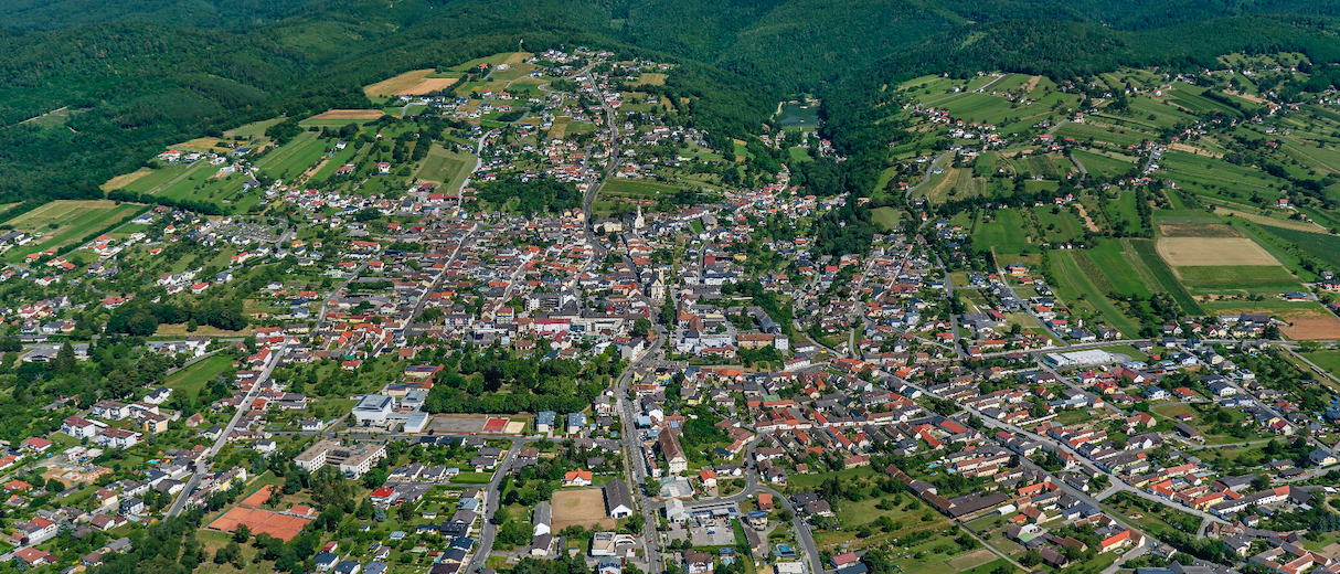 Bild enthält, Building, Cityscape, Urban, Outdoors, Aerial View, Nature, Neighborhood, City