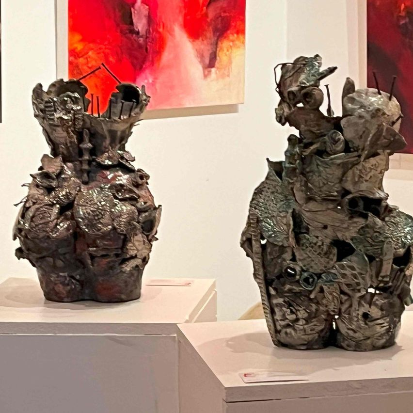 Bild enthält, Art, Pottery, Jar, Painting, Person