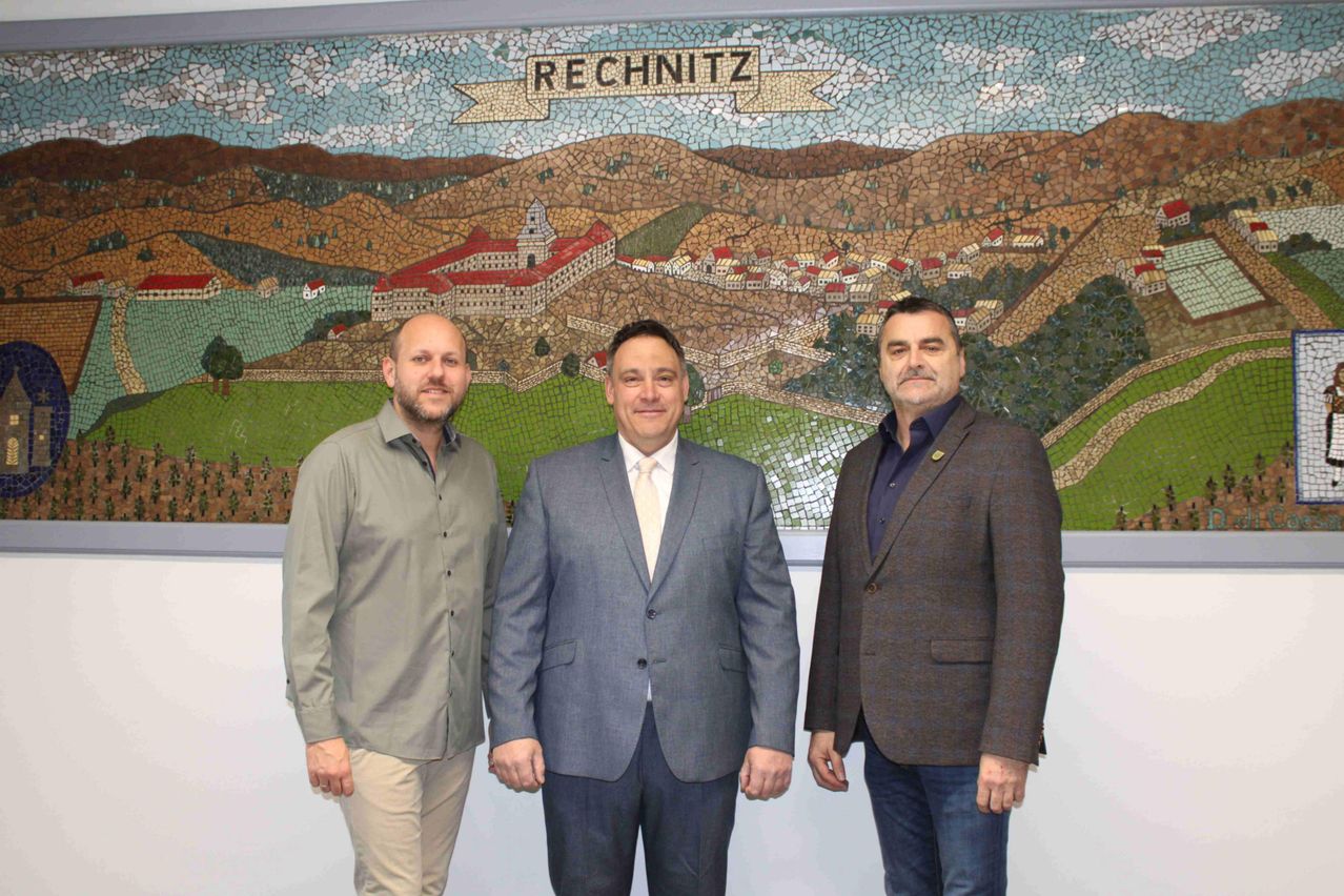 Bild enthält, Coat, Jacket, Blazer, People, Person, Adult, Male, Man, Painting, Face