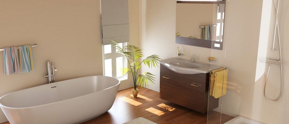 Ein modernes Badezimmer mit Badewanne, Waschbecken und Dusche. Ein Topf mit Pflanzen, ein Spiegel und ein Handtuchhalter sind ebenfalls vorhanden. Der Raum hat Holzboden.