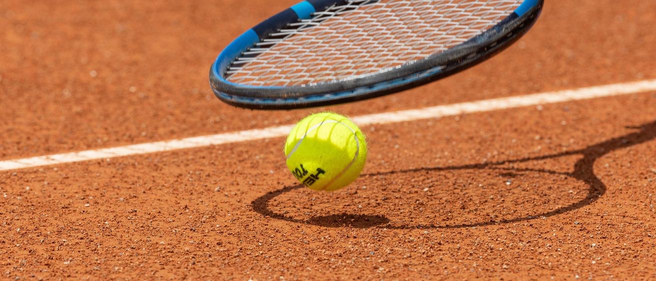 Bild enthält, Racket, Sport, Tennis, Tennis Racket, Ball, Tennis Ball