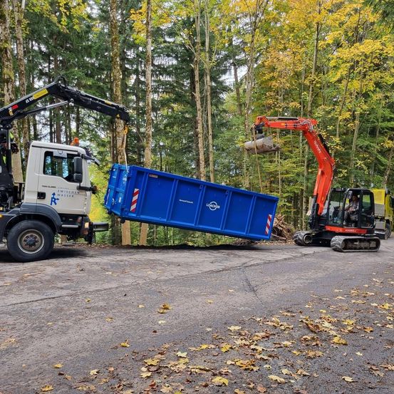 Bild enthält, Person, Bulldozer, Machine, Transportation, Vehicle, Truck