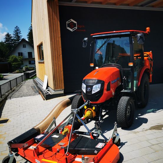Bild enthält, Grass, Plant, Lawn, Machine, Wheel, Building, Spoke, Device, Lawn Mower, Tire