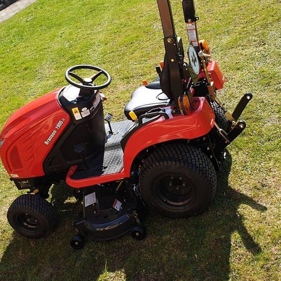 Bild enthält, Grass, Lawn, Plant, Device, Machine, Wheel, Lawn Mower, Tool