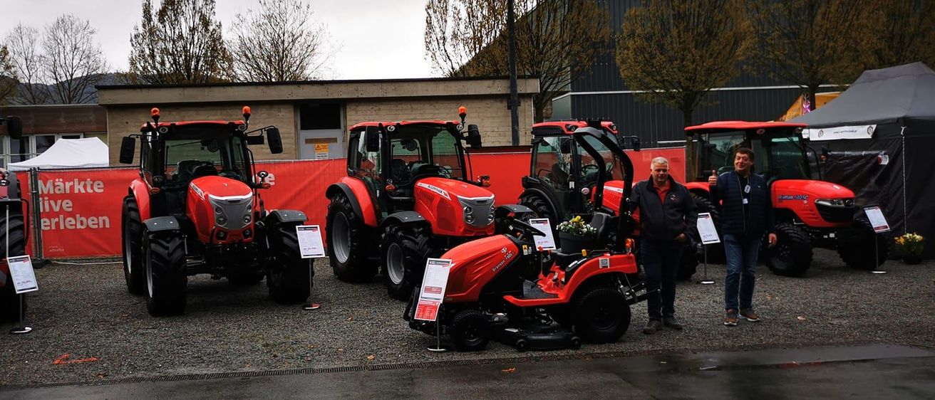 Bild enthält, Person, People, Machine, Wheel, Bulldozer, Transportation, Vehicle, Lawn Mower, Plant, Tool