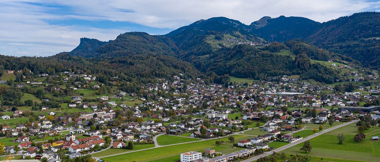 Bild enthält, Cityscape, Urban, Outdoors, Neighborhood, Nature, Scenery, Suburb, City, Landscape, Aerial View