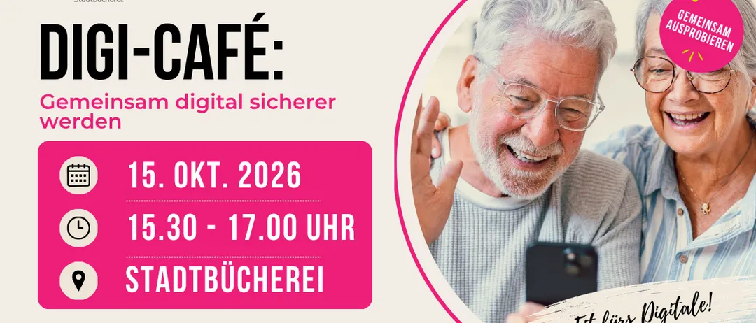 Ein älteres Paar lächelt und schaut auf ein Smartphone, mit Textüberlagerung im Bild, der 'DIGI-CAFÉ: Gemeinsam digital sicherer werden' und '15. OKT. 2026 15.30 - 17.00 UHR STADTBÜCHEREI' lautet.