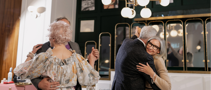 Bild enthält, Adult, Female, Person, Woman, Male, Man, Head, Face, Happy, Smile