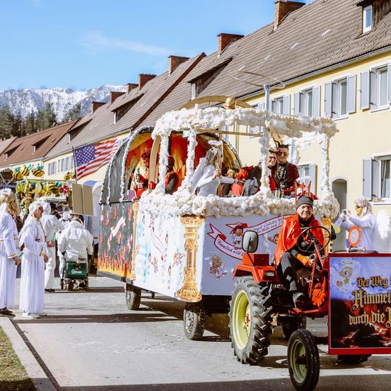 Bild enthält, Person, Face, Head, Machine, Wheel, Transportation, Vehicle