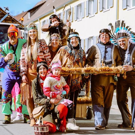 Bild enthält, People, Person, Adult, Female, Woman, Male, Man, Bridegroom, Wedding