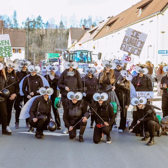 Bild enthält, People, Person, Sword, Weapon, Baton, Stick