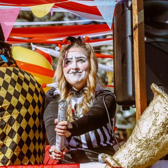 Bild enthält, Head, Person, Face, Adult, Male, Man, Festival, Balloon, Can, Happy