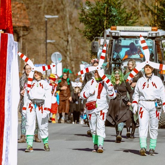 Bild enthält, People, Person, Celebrating, Adult, Female, Woman, Clothing, Glove