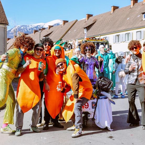 Bild enthält, Adult, Female, Person, Woman, Male, Man, Festival, Glasses, Bride, Face