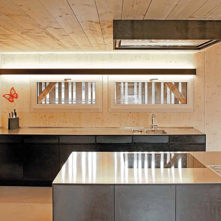 Bild enthält, Indoors, Interior Design, Kitchen, Sink, Sink Faucet, Wood, Plywood