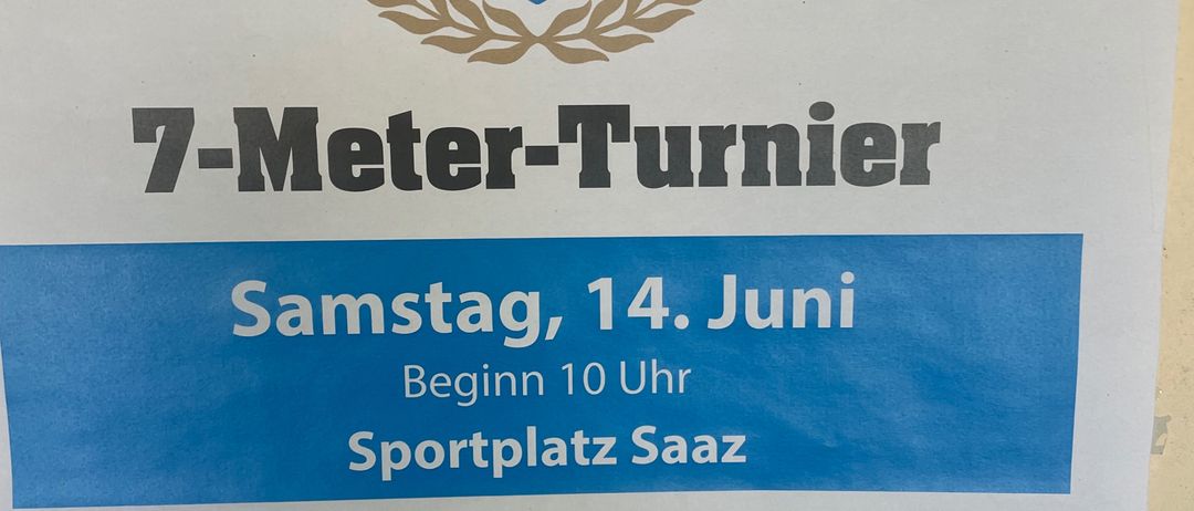 Plakat für ein 7-Meter-Turnier. Datum: Samstag, 14. Juni. Beginn um 10 Uhr. Ort: Sportplatz Saaz. Anmeldeschluss am Freitag, 13. Juni. Anmeldegebühr pro Team: 50€ (100% Zahlung erforderlich). Anmeldung per Telefon oder WhatsApp unter 0664/80 666 6620 möglich. Grillen ab 11 Uhr, Live-Musik ab 17 Uhr.