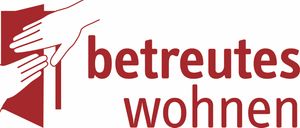Eine Hand zeigt auf ein rotes Logo, das 'betreu woh' auf weißem Hintergrund sagt.