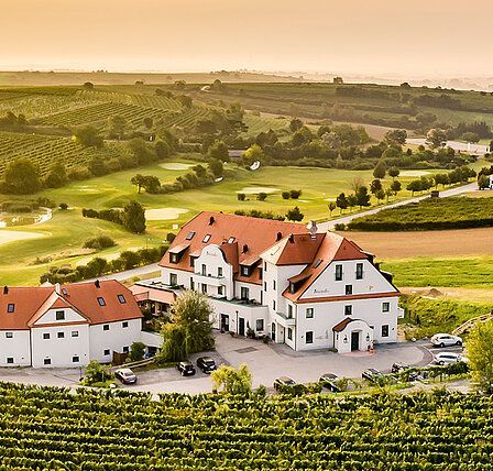 Bild enthält, Building, Outdoors, Nature, Countryside, Car, Rural, Housing, House, Aerial View, Village