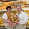 Bild enthält, Shop, Adult, Male, Man, Person, Female, Woman, Bread, Bakery, Face