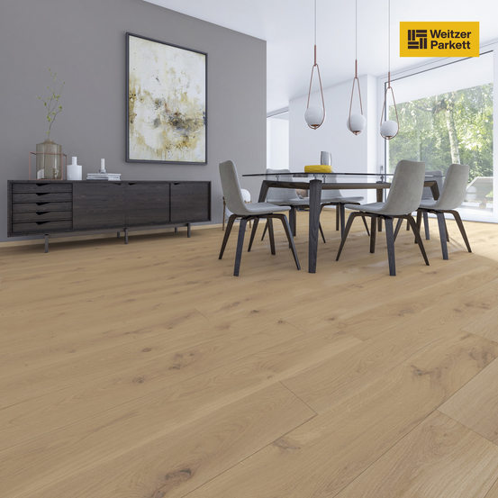 Bild enthält, Floor, Flooring, Interior Design, Wood, Hardwood, Table, Chair, Dining Table, Dining Room, Painting