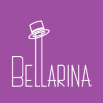 Das Bild zeigt das Bellarina-Logo auf einem lila Hintergrund. Das Logo zeigt einen Hut auf einem Stock, mit dem Wort Bellarina in weißer Schrift darunter.