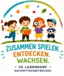 Ein buntes Poster mit fünf Kindern, die jeweils verschiedene Gegenstände wie ein Buch, eine Lupe, einen Pinsel, einen Fußball und ein Herz halten. Das Poster hat einen Regenbogenhintergrund mit Sternen und Blättern, und der Text lautet 'Zusammen spielen, entdecken, wachsen.'