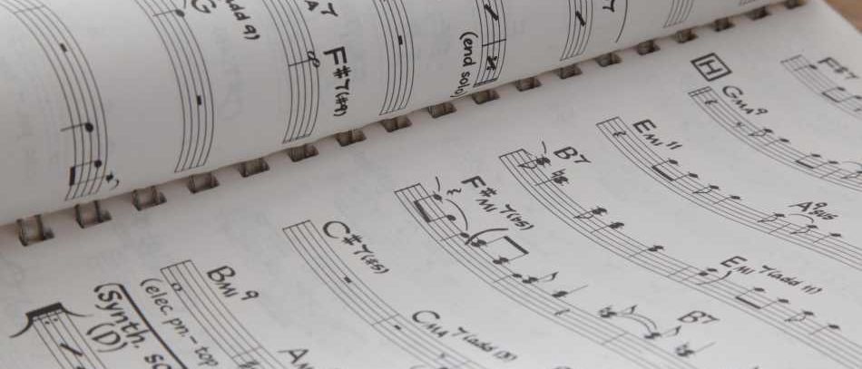 Bild enthält, Mortar Shell, Weapon, Text