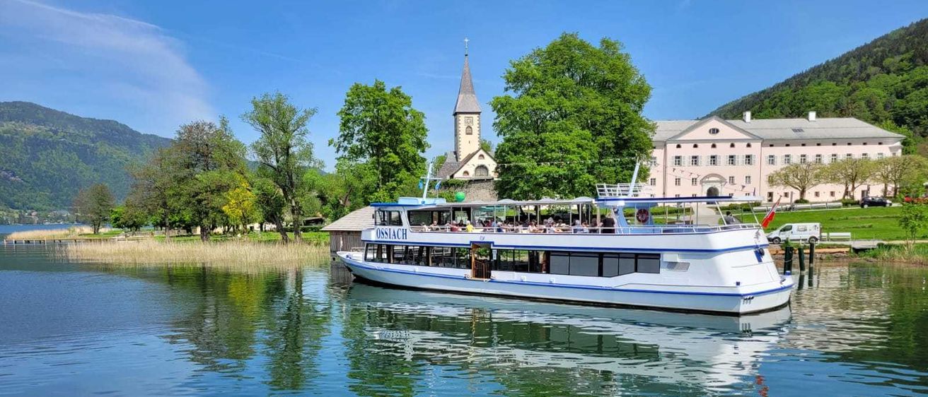 Bild enthält, Nature, Outdoors, Scenery, Boat, Yacht, Water, Waterfront, Person, Car, Boating