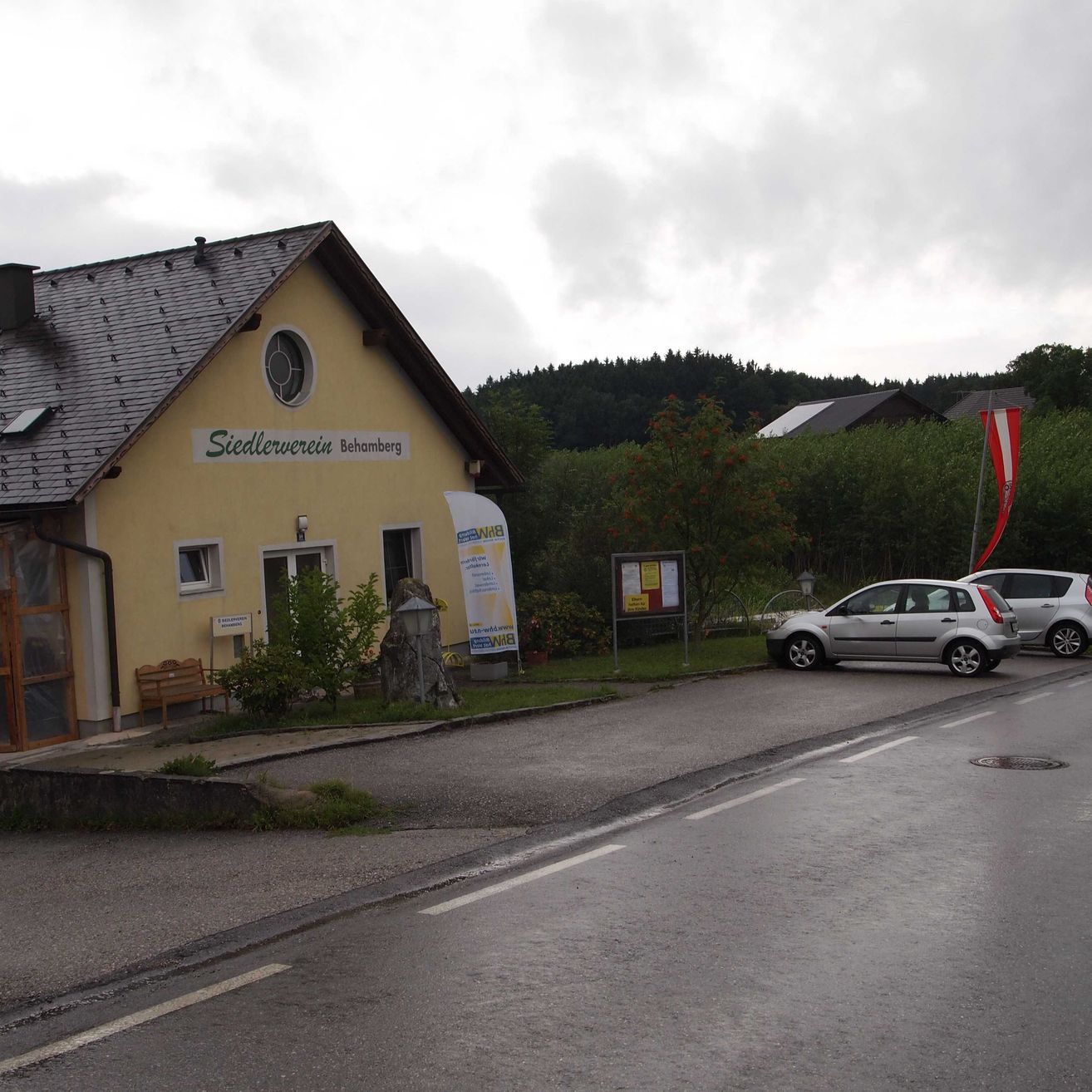 Road, Tarmac, Bench, Shelter, Car, Alloy Wheel, Spoke, Lamp, Person, Chair