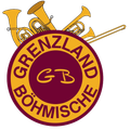 Das Logo für Grenzland Böhmische CB zeigt Musikinstrumente, einschließlich Trompeten und Posaunen, angeordnet um ein kreisförmiges Emblem mit dem Text Grenzland Böhmische CB in Gelb auf einem burgunderroten Hintergrund.