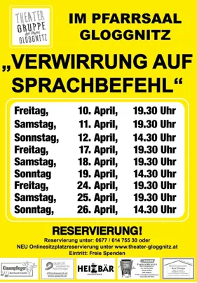 Das gelbe Plakat bewirbt eine Theaterveranstaltung mit dem Titel 'Verwirrung auf Sprachbefehl' mit mehreren Terminen und Zeiten. Die Veranstaltung ist für Freitage und Samstage im April geplant. Jeder Termin hat eine bestimmte Zeit, 19:30, außer die zweite und fünfte Termine, die um 14:30 Uhr stattfinden. Das Plakat enthält auch Reservierungsdetails.