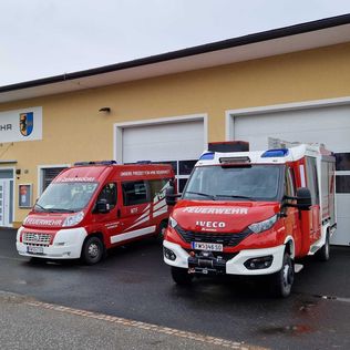 Bild enthält, Moving Van, Transportation, Van, Vehicle, Truck, Fire Station, Fire Truck