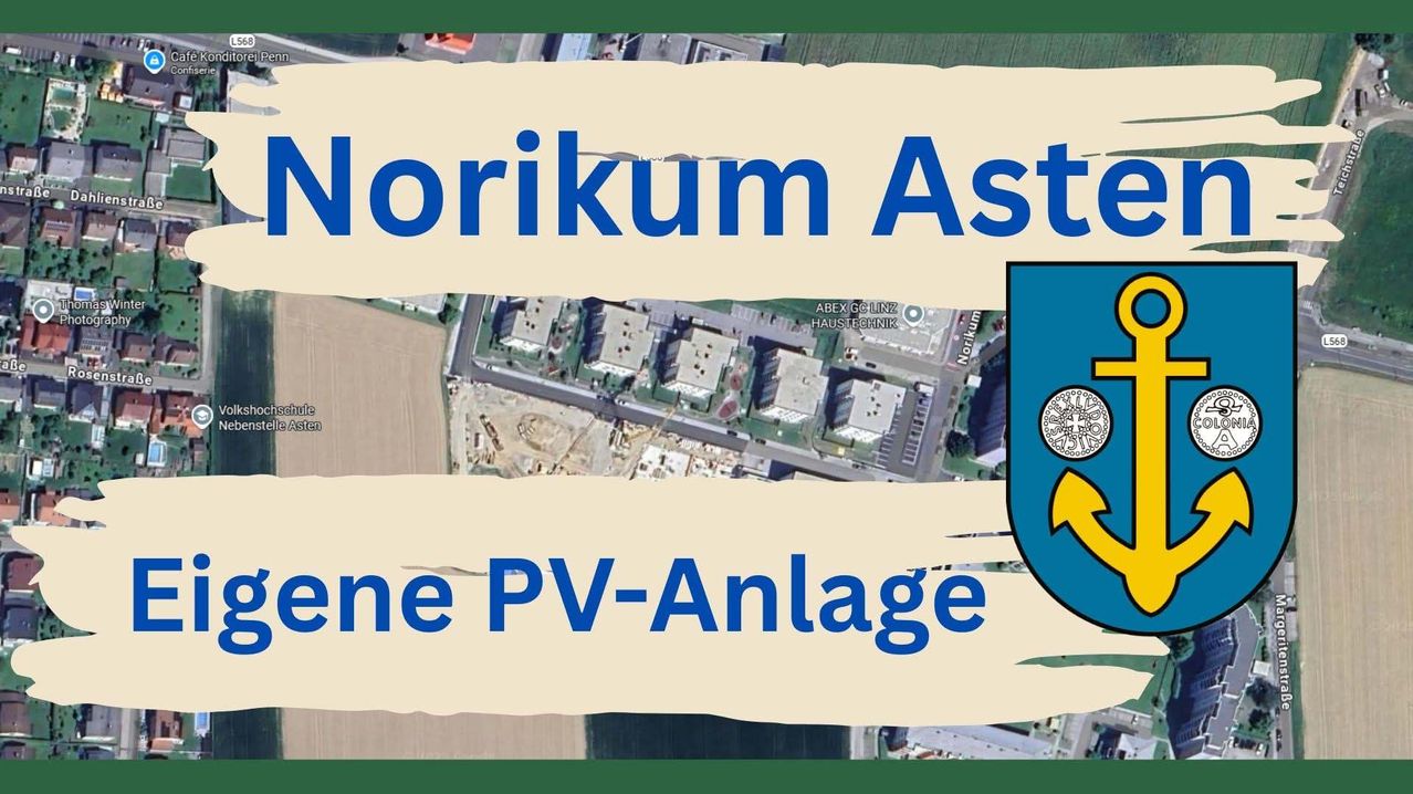 Eine Luftaufnahme von Norikum Aste mit dem blauen Schriftzug Norikum Aste oben links. Darunter steht neue PV-Anlage. Rechts ist ein blauer Schild mit einem gelben Pfeil.
