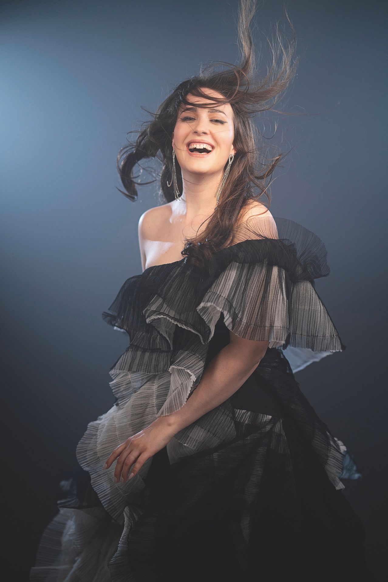 Bild enthält, Head, Person, Face, Happy, Smile, Dress, Laughing, Adult, Female, Woman