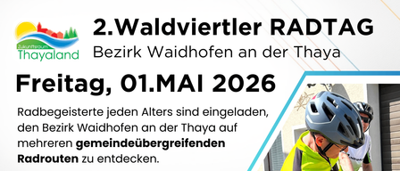 Plakat zur Werbung für den Waidhofer Bezirksfahrradtag am 1. Mai 2026. Es zeigt Radfahrer und Routenkarten. Aktivitäten umfassen das Sammeln von Stempeln, das Wählen von Routen und das Ausfüllen von Teilnahmekarten. Preise sind verfügbar. Das Plakat leitet die Leser zu einem Link für weitere Informationen.