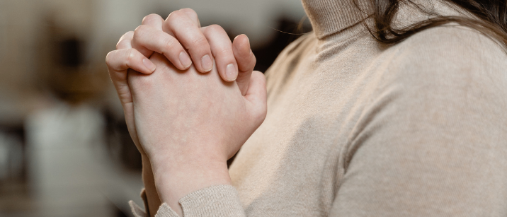 Bild enthält, Adult, Female, Person, Woman, Pain, Skin