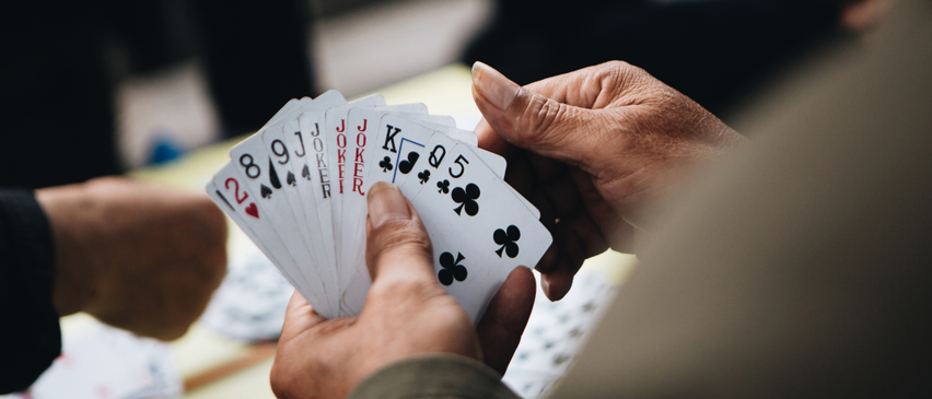 Bild enthält, Body Part, Hand, Person, Gambling, Game