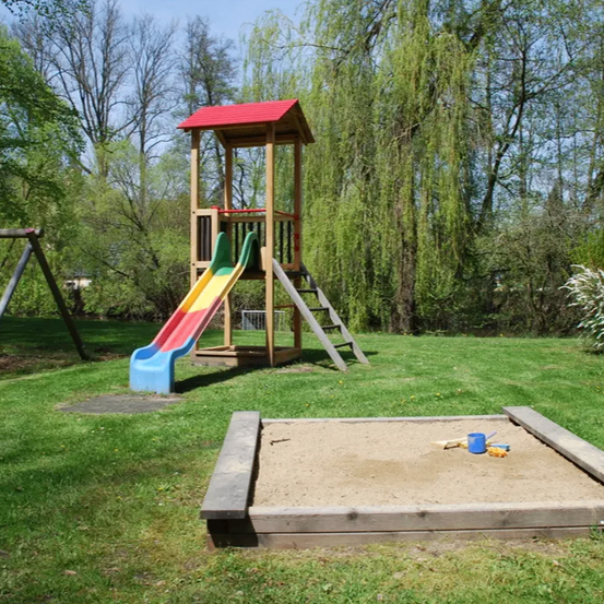 Bild enthält, Outdoor Play Area, Outdoors, Play Area, Grass, Plant, Nature, Park