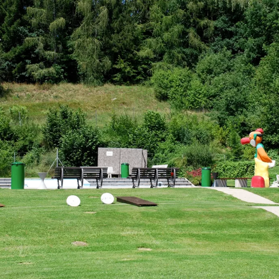 Bild enthält, Grass, Nature, Outdoors, Park, Play Area, Vegetation, Grove, Tree, Outdoor Play Area, Lawn