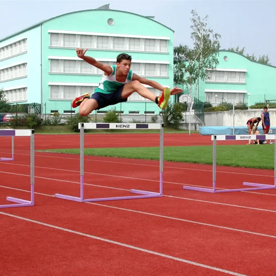 Bild enthält, Boy, Male, Person, Teen, Footwear, Shoe, Car, Hurdle, Track And Field, Jumping
