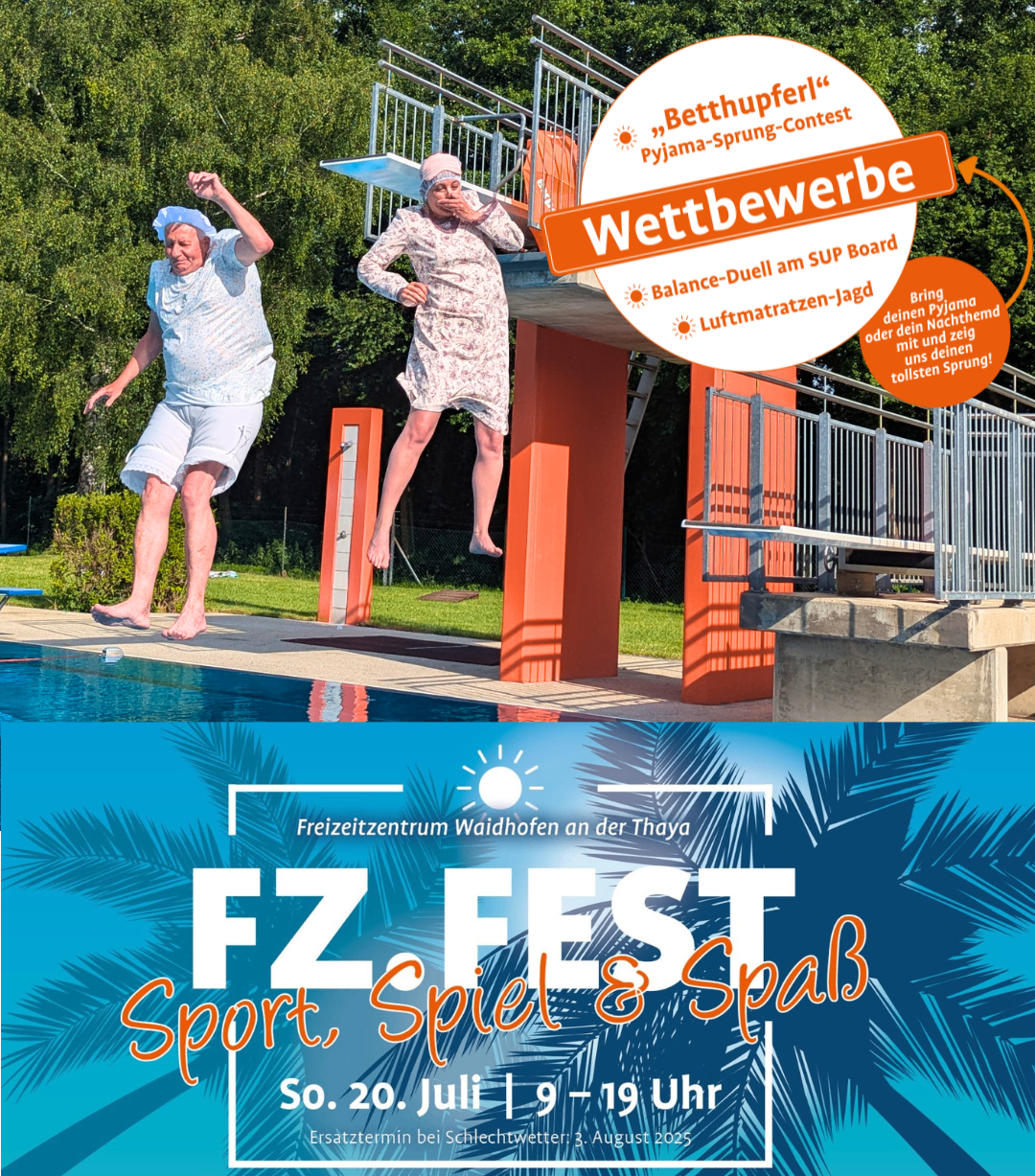 Zwei ältere Frauen springen in einen Pool und tragen Mützen und Pyjamas. Der Pool hat ein rotes Sprungbrett und ein rotes Geländer. Die Veranstaltung ist das FZ Fest Sport Spiel SpaB.