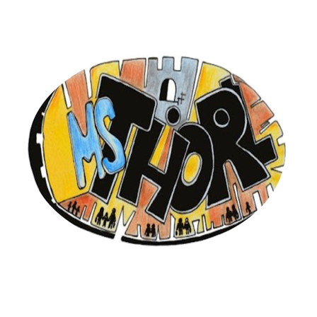 Ein farbenfrohes, handgezeichnetes Logo mit dem Wort 'MSTHOR' und einer stilisierten Burg in der Mitte, umgeben von Silhouetten von Menschen auf weißem Hintergrund.