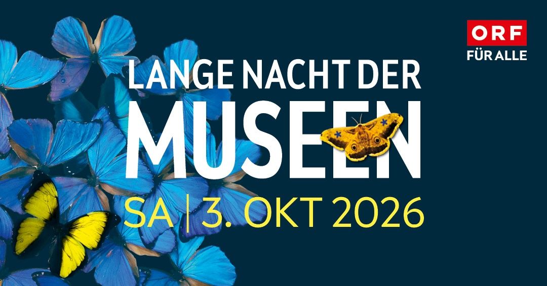 Plakat für die Lange Nacht der Museen am 3. Oktober 2026 mit blauen Schmetterlingen und einem gelben Nachtfalter auf blauem Hintergrund.