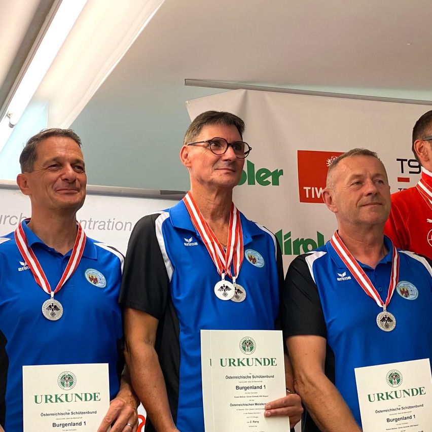 Bild enthält, Adult, Male, Man, Person, Accessories, Glasses, Face, Head